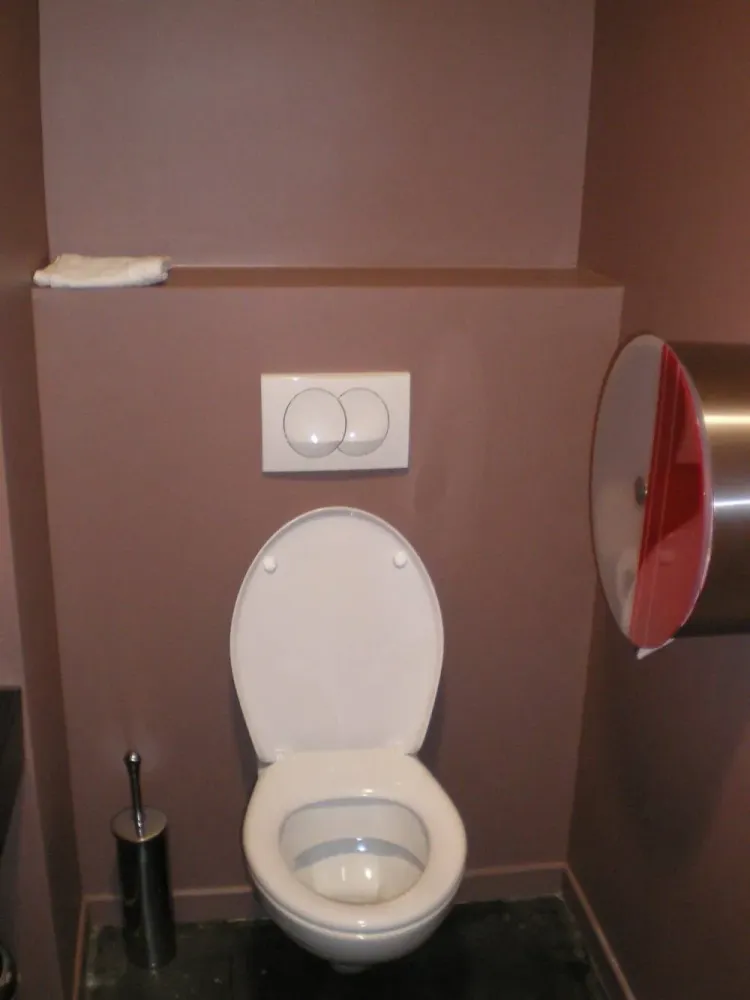 WC suspendu près de Saint-Galmier